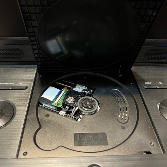 On Running Blue Portable DVD Player - Picture 3 of 3